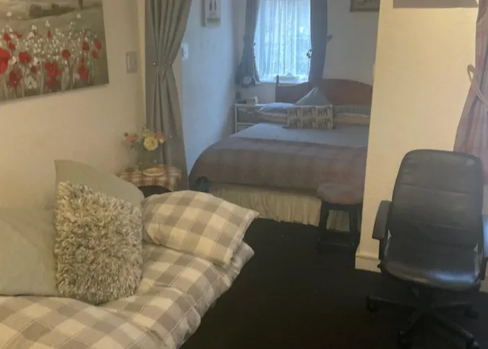 Sarnia Holiday Flats Blackpool